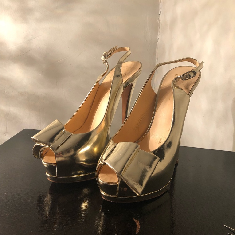 GOLD RUNWAY GIUSEPPE ZANOTTI SLING BACK HEELS